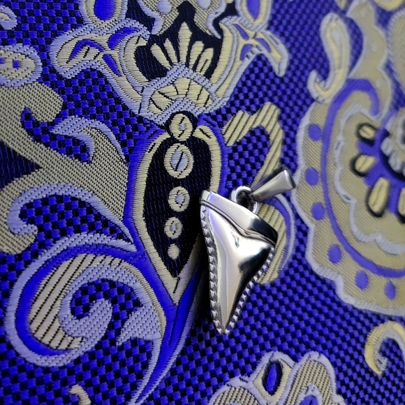 Silver Shark Tooth Pendant - Picture 2 of 4
